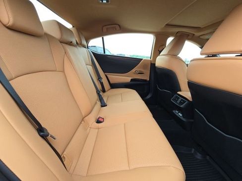 Used 2025 Lexus ES 350 w/ Premium Package FWD image 10