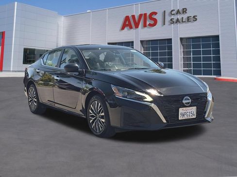 Used 2025 Nissan Altima 2.5 SV AWD/4WD image 3