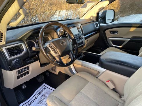 Used 2018 Nissan Titan SV w/ SV Convenience Package image 5