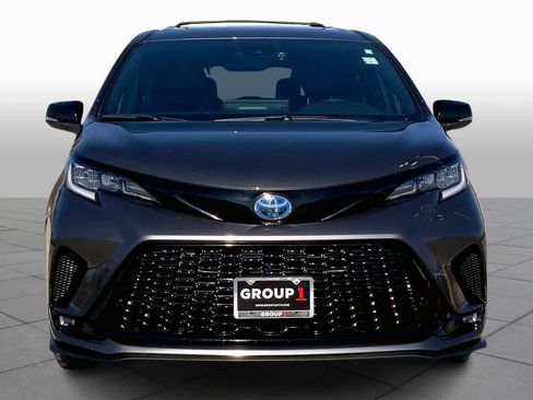 Used 2025 Toyota Sienna XSE image 4