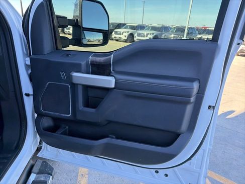 Used 2022 Ford F250 Lariat w/ Chrome Package image 28