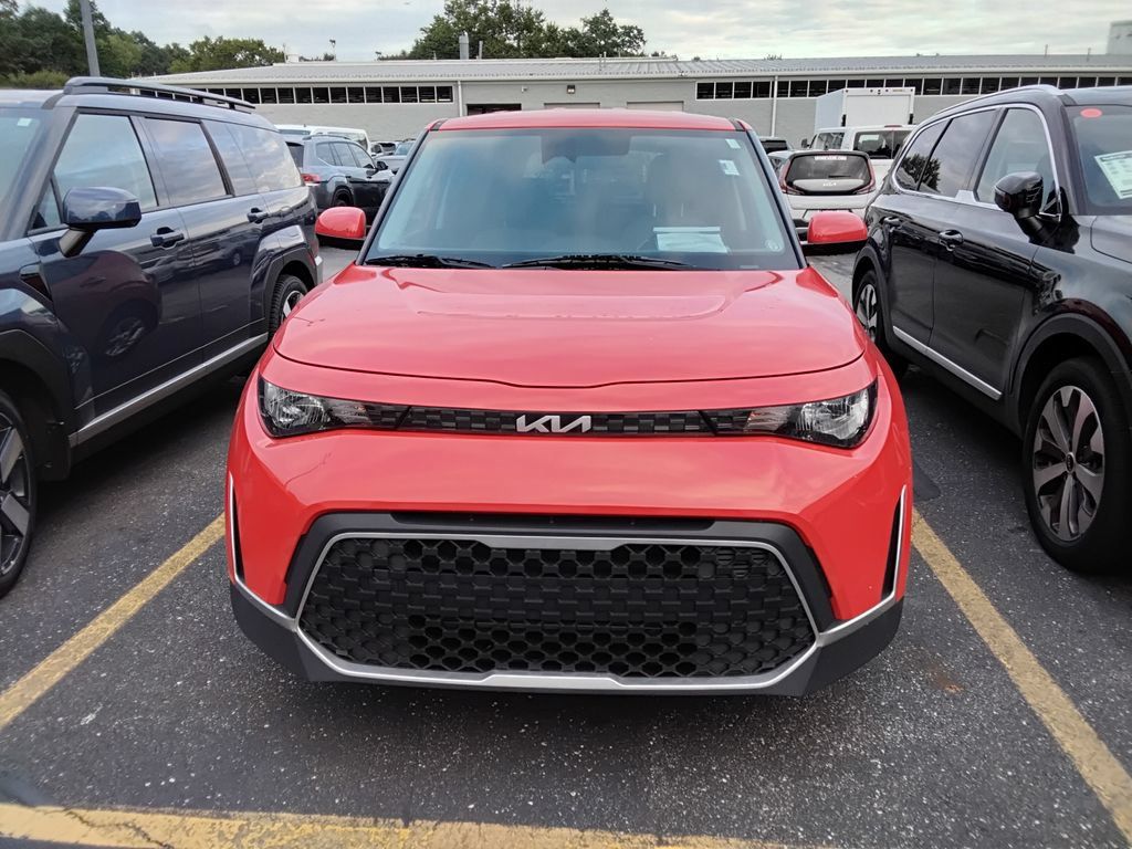 Used 2023 Kia Soul LX w/ LX Technology Package FWD image 7