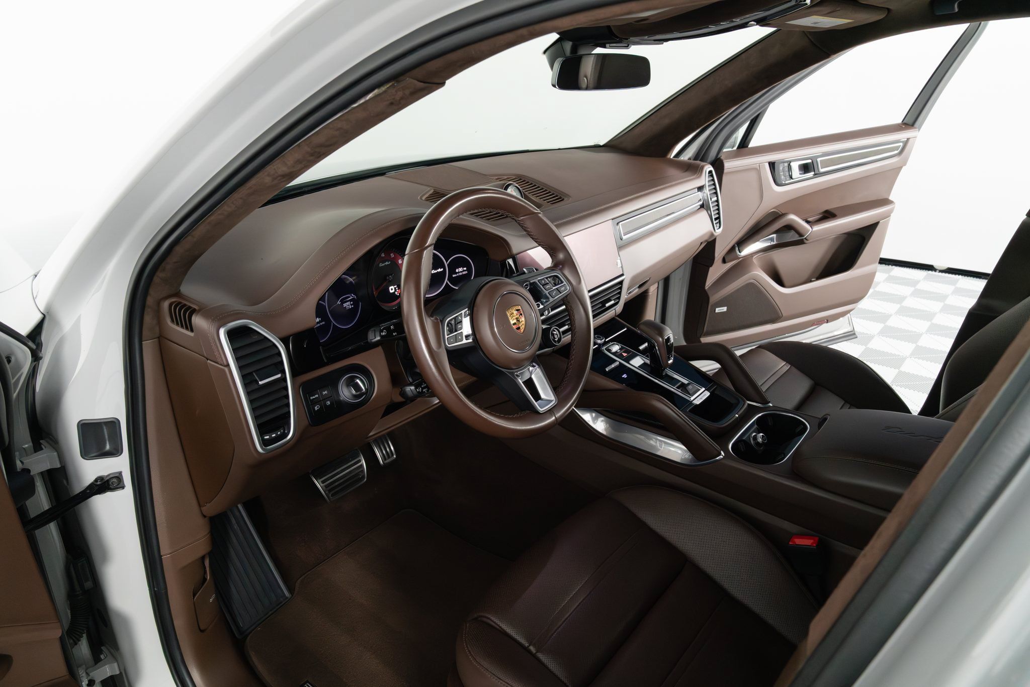 Used 2022 Porsche Cayenne Turbo AWD/4WD image 3