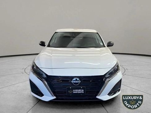 Used 2025 Nissan Altima 2.5 SV image 2