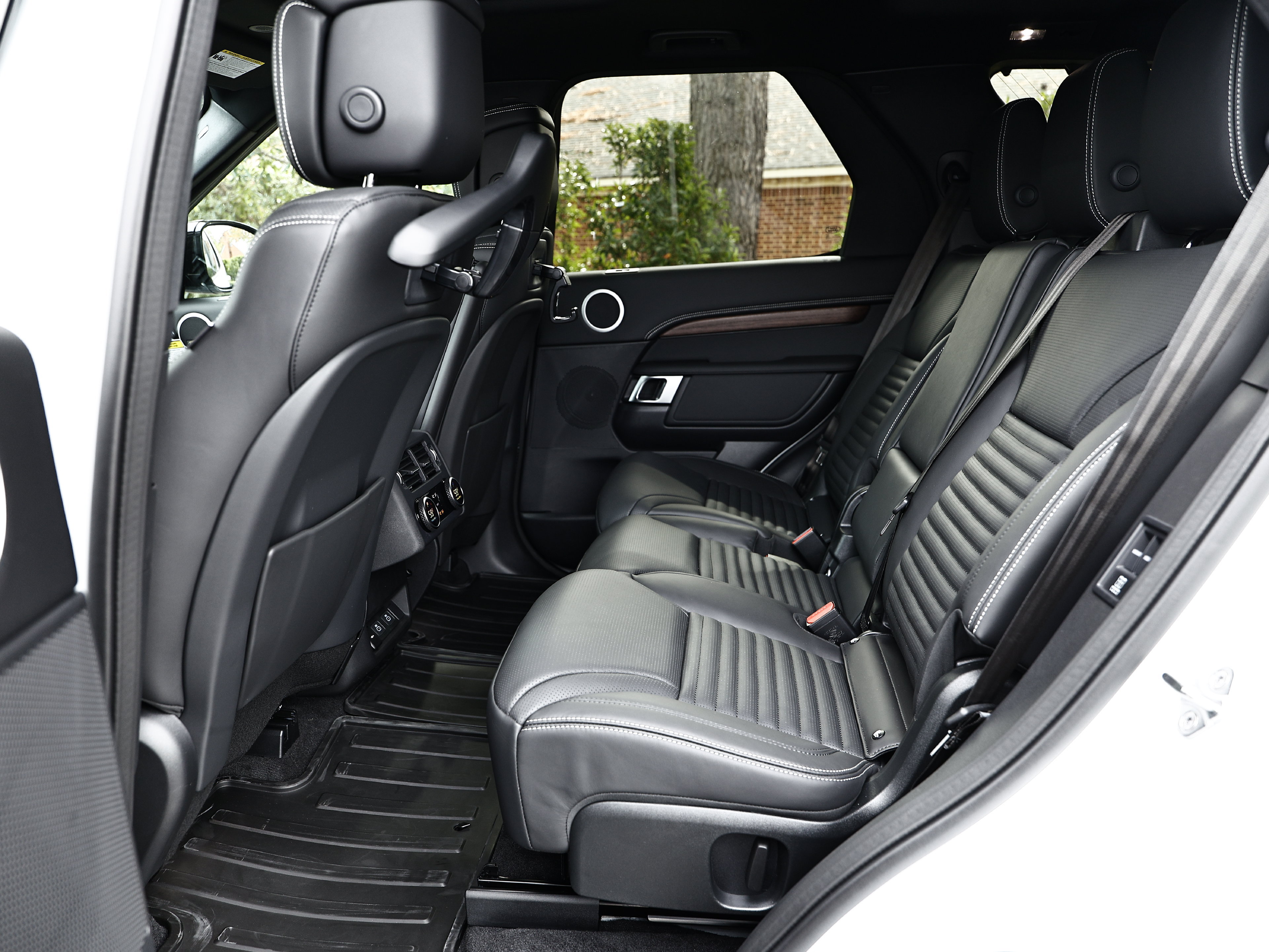 New 2026 Land Rover Discovery Dynamic SE AWD/4WD image 28