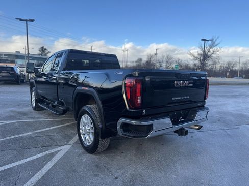 Used 2022 GMC Sierra 2500 SLT w/ SLT Premium Package image 4