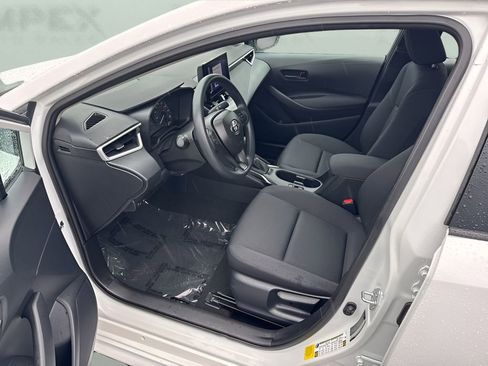 Used 2025 Toyota Corolla LE FWD image 9