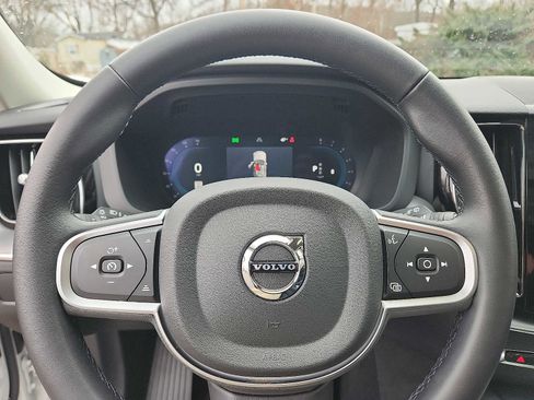 Used 2025 Volvo XC60 B5 Core image 19