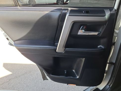 Used 2020 Toyota 4Runner SR5 AWD/4WD image 29