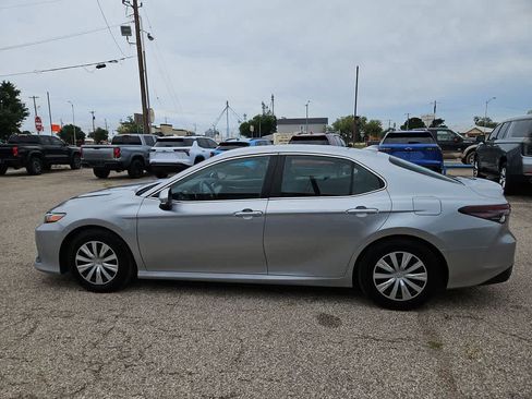 Used 2022 Toyota Camry LE FWD image 5