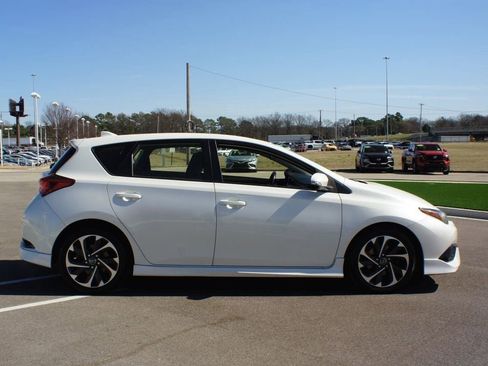 Used 2018 Toyota Corolla iM w/ Carpet Mat Package (TMS) image 13