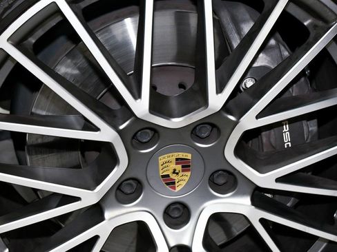 Used 2022 Porsche Cayenne Platinum Edition image 90