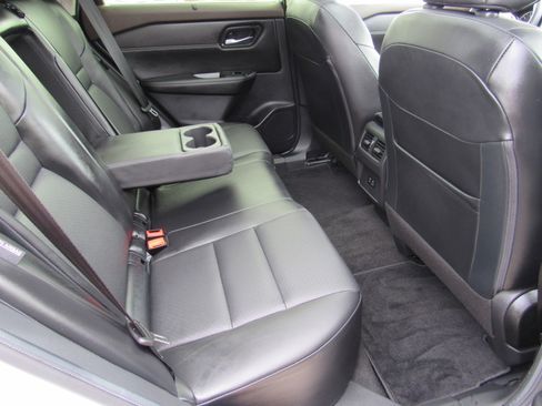 Used 2023 Nissan Rogue SV w/ SV Premium B Package image 39