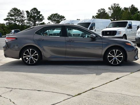Used 2018 Toyota Camry SE FWD image 8