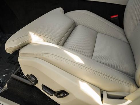 New 2026 Volvo XC90 T8 Ultra w/ Protection Package Premier image 37