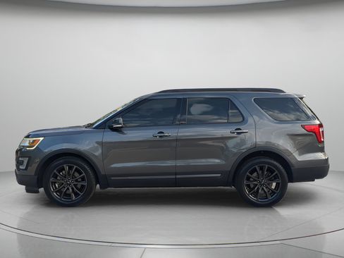 Certified 2017 Ford Explorer XLT w/ Equipment Group 202A FWD image 43