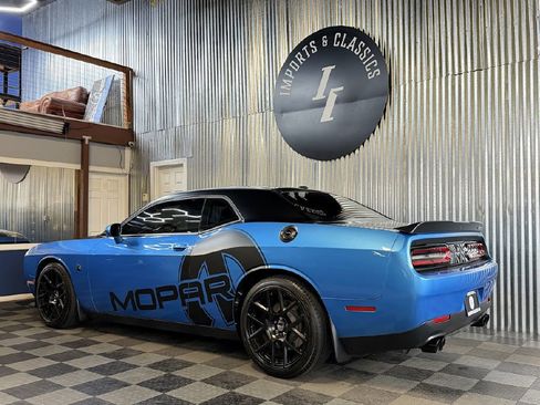 Used 2016 Dodge Challenger Scat Pack image 4