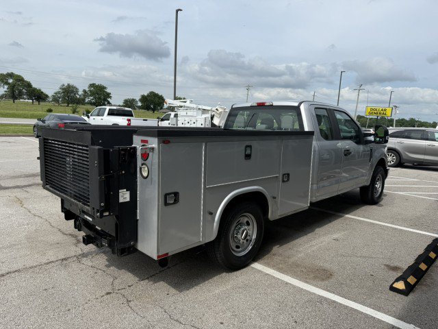 Used 2017 Ford F250 XL w/ Power Equipment Group RWD image 2