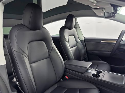 Used 2022 Tesla Model Y Performance image 34