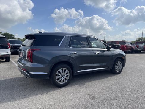 Used 2025 Hyundai Palisade SEL FWD image 2