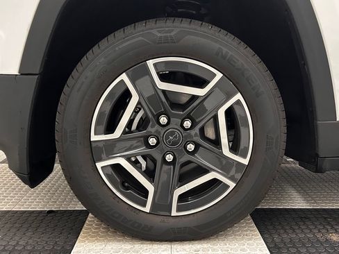 New 2026 Jeep Cherokee Laredo AWD/4WD image 17