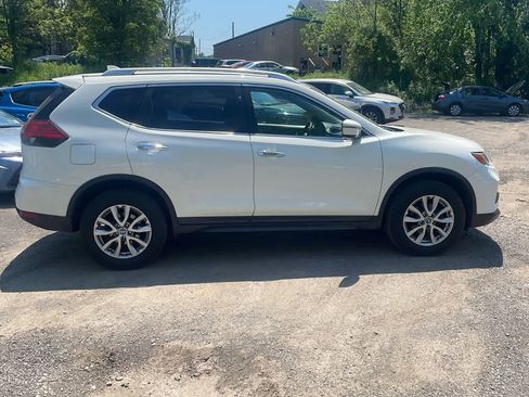 Used 2017 Nissan Rogue SV AWD/4WD image 9