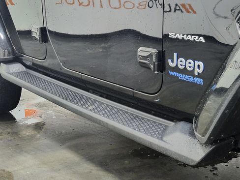 Used 2021 Jeep Wrangler Unlimited Sahara w/ Cold Weather Group image 16