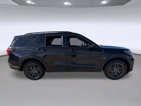 Used 2025 Ford Explorer ST-Line w/ ST-Line Street Pack AWD/4WD image 8