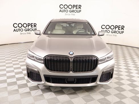 Used 2021 BMW 750i xDrive w/ Executive Package image 11