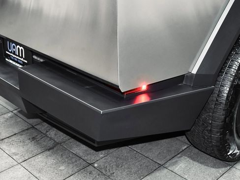 Used 2025 Tesla Cybertruck AWD Crew Cab image 91