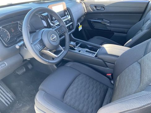 New 2025 Nissan Pathfinder SV image 19