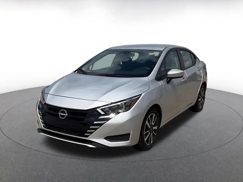 Used 2025 Nissan Versa SV FWD image 7