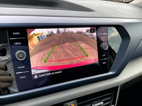 Used 2022 Volkswagen Taos SE w/ Panoramic Sunroof Package image 30