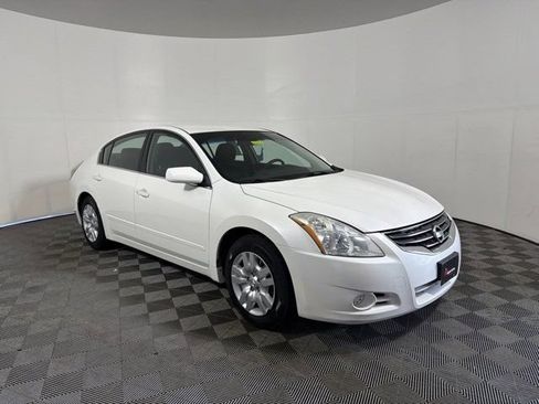 Used 2011 Nissan Altima 2.5 S FWD image 1