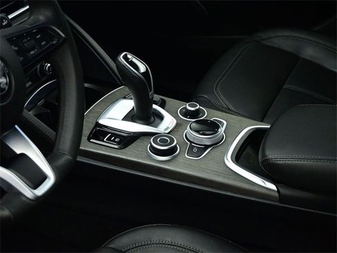 Used 2022 Alfa Romeo Stelvio Ti image 15