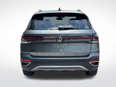 Used 2025 Volkswagen Taos SE FWD image 4