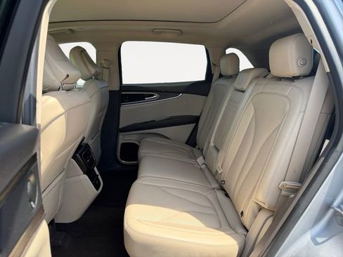 Used 2020 Lincoln Nautilus Reserve FWD image 11