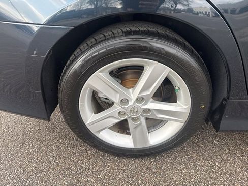 Used 2014 Toyota Camry SE image 23