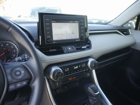 Used 2020 Toyota RAV4 XLE Premium image 26