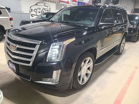 Used 2019 Cadillac Escalade Luxury image 1