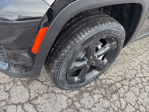 New 2025 Jeep Grand Cherokee Limited w/ Black Appearance Package AWD/4WD image 19