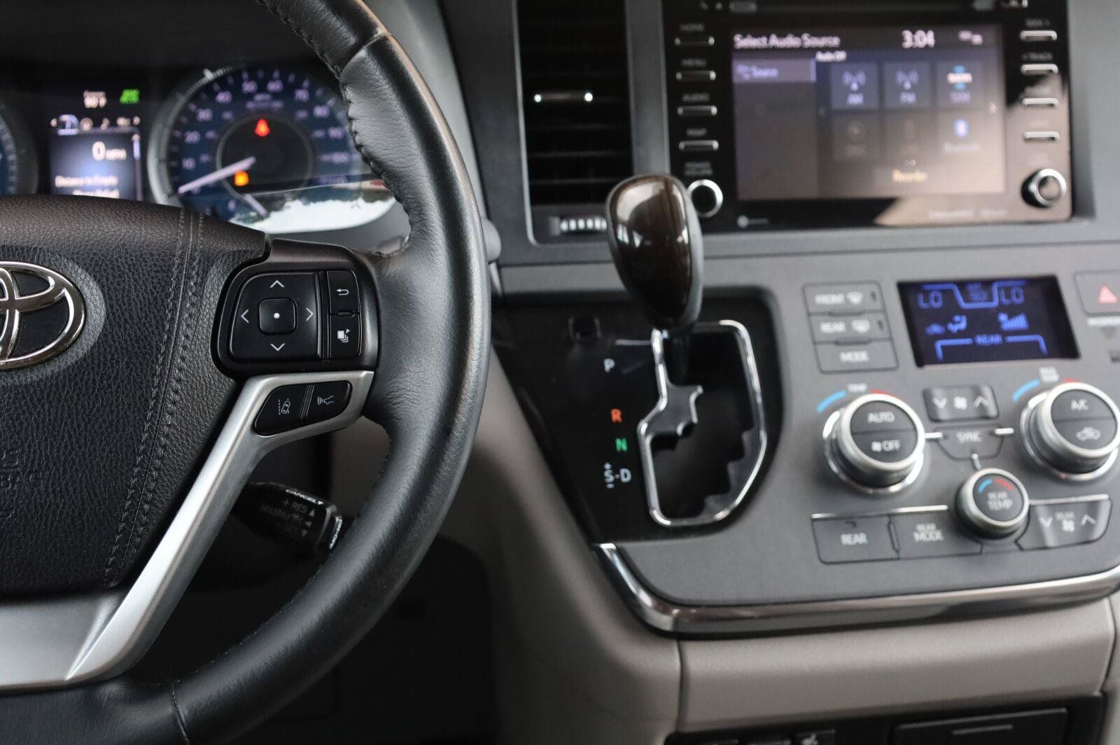 Used 2019 Toyota Sienna XLE Premium FWD image 31