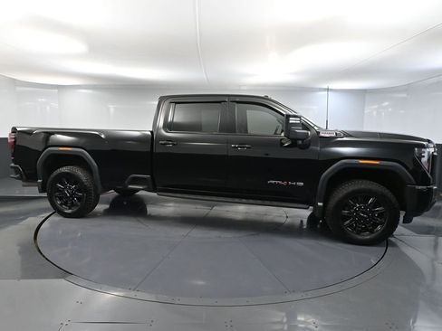 Used 2024 GMC Sierra 2500 AT4 w/ AT4 Preferred Package AWD/4WD image 4