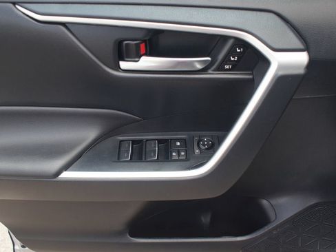 Used 2022 Toyota RAV4 XLE Premium FWD image 29