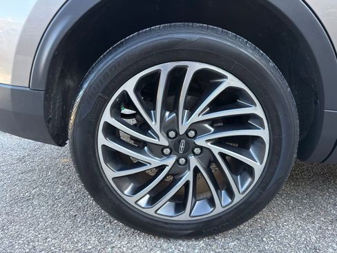 Used 2020 Lincoln Nautilus Reserve image 27