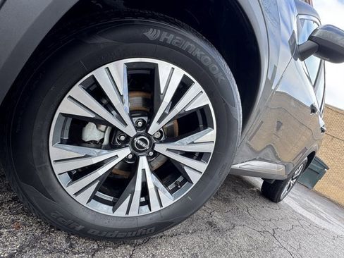 Used 2023 Nissan Rogue SV w/ SV Premium B Package image 28