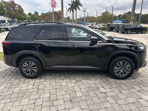 Used 2025 Nissan Pathfinder SV FWD image 19