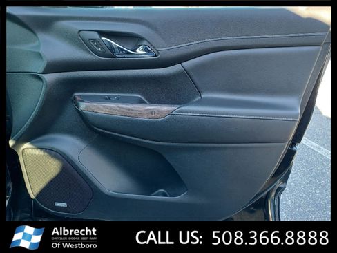 Used 2020 GMC Acadia Denali w/ Denali Ultimate Package image 24