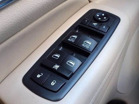 Used 2020 Jeep Grand Cherokee Overland RWD image 14