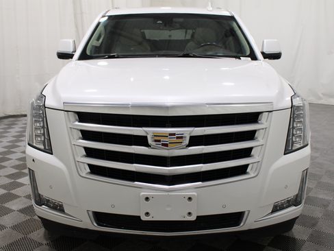 Used 2017 Cadillac Escalade ESV Luxury AWD/4WD image 36